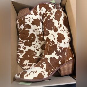 Dingo Brown and White Heeled Boots